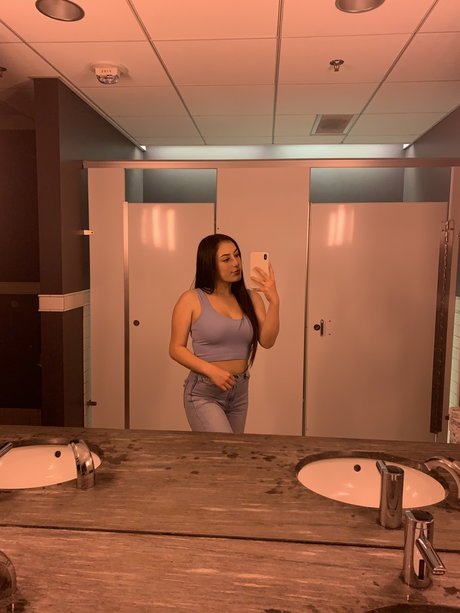 Naakte gelekte OnlyFans-foto van Chelsey