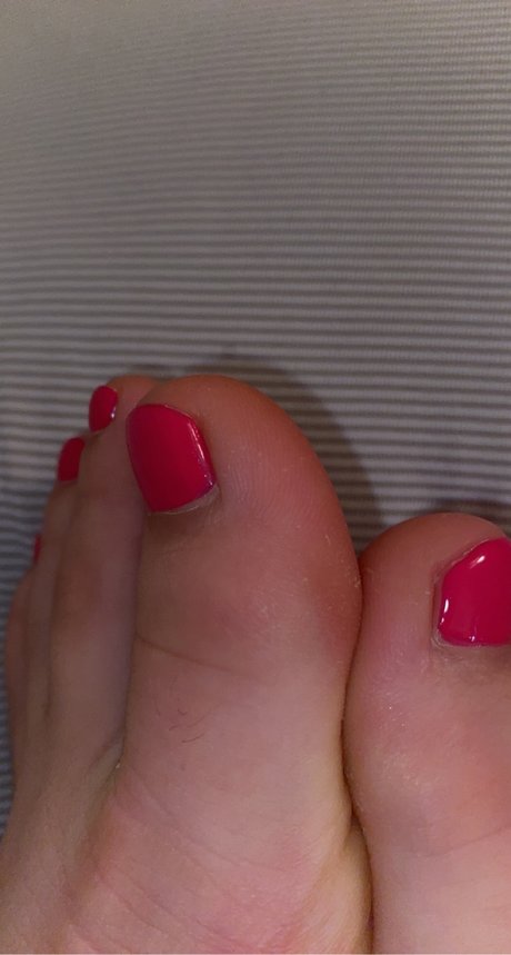 Naakte gelekte OnlyFans-foto van Piggies On The Market