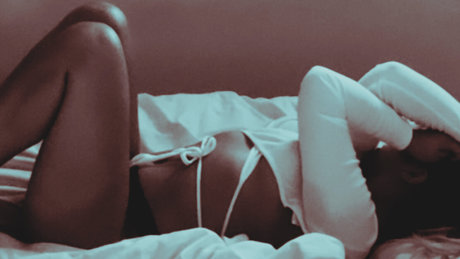 Naakte gelekte OnlyFans-foto van Hon3yb