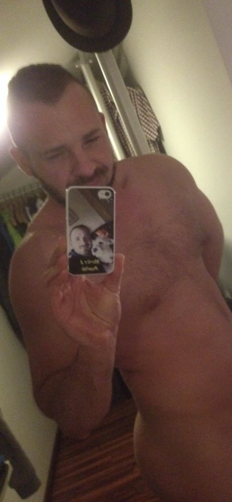 Naakte gelekte OnlyFans-foto van Bavariaman