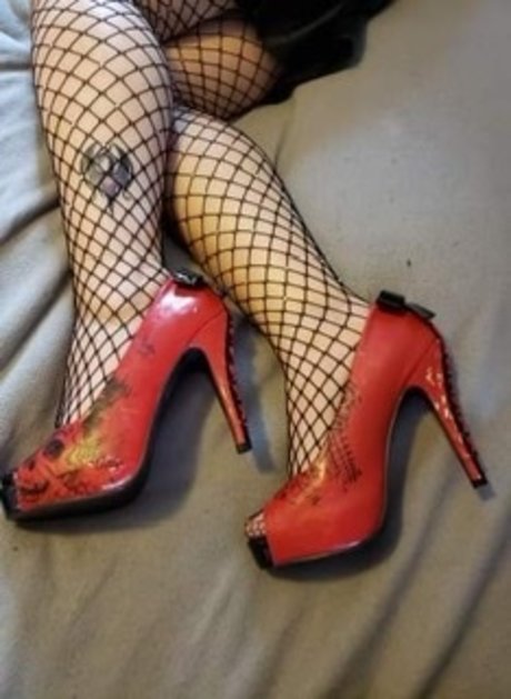Naakte gelekte OnlyFans-foto van Mistress Of Heels And More