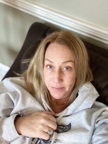 Naakte gelekte OnlyFans-foto van Ldubs