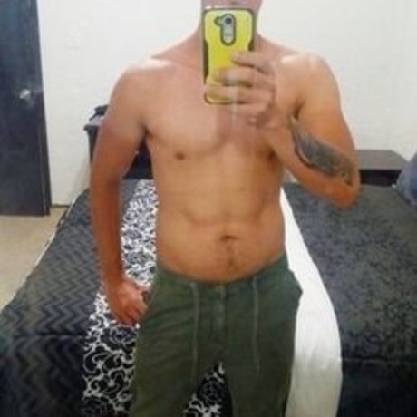 Naakte gelekte OnlyFans-foto van Alejandro