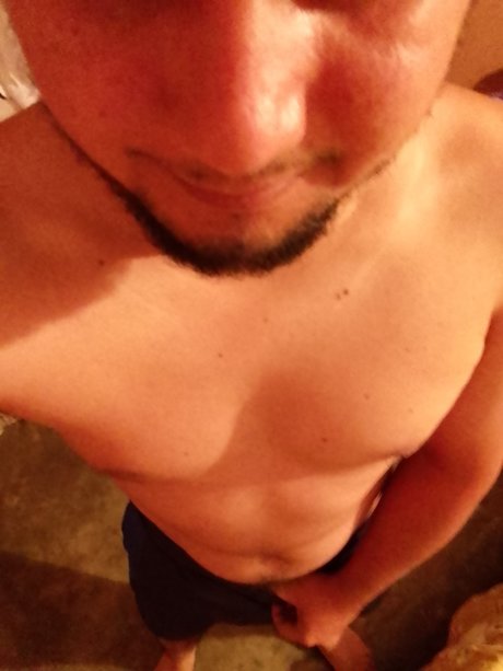 Naakte gelekte OnlyFans-foto van Yorelell