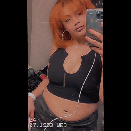 Naakte gelekte OnlyFans-foto van Tbaby