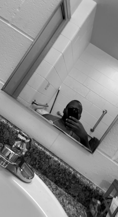 Naakte gelekte OnlyFans-foto van Daddy Zacc Xxx