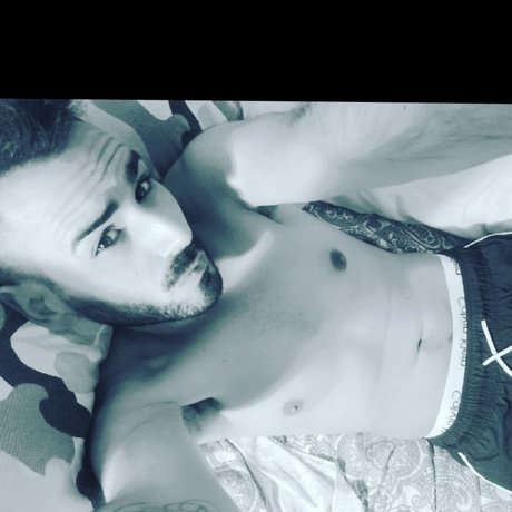 Naakte gelekte OnlyFans-foto van Dylan Ferrassa