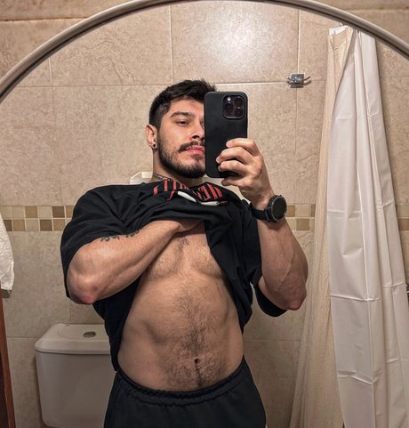 Naakte gelekte OnlyFans-foto van Tardivo