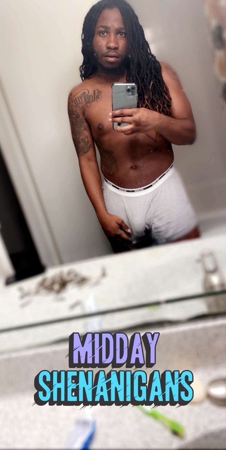 Naakte gelekte OnlyFans-foto van Zaddyk