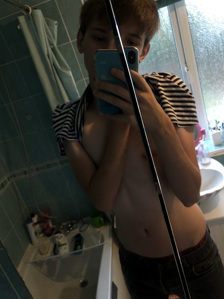 Naakte gelekte OnlyFans-foto van Li