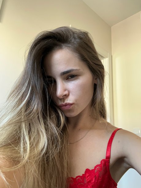 Naakte gelekte OnlyFans-foto van Seni 