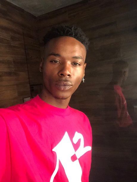 Naakte gelekte OnlyFans-foto van Treydukes