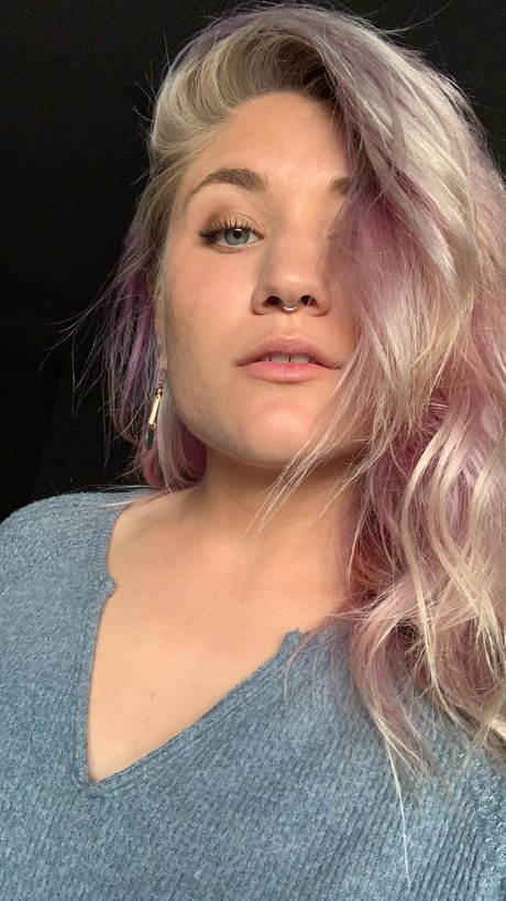 Naakte gelekte OnlyFans-foto van Deidre