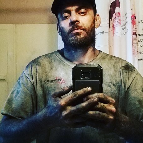 Naakte gelekte OnlyFans-foto van Headoftheins