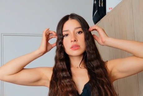 Naakte gelekte OnlyFans-foto van Pia Martinez All Natural