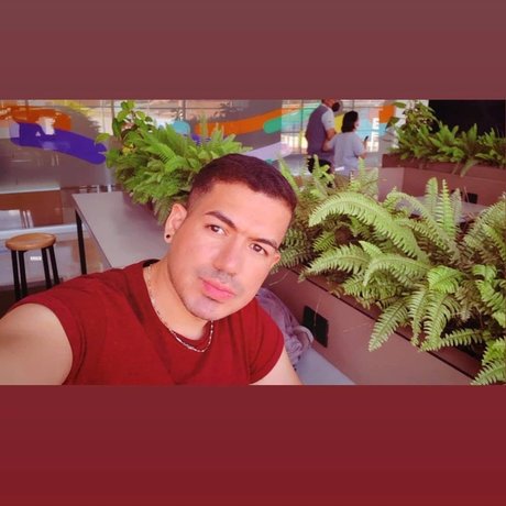 Naakte gelekte OnlyFans-foto van Owen Joseph