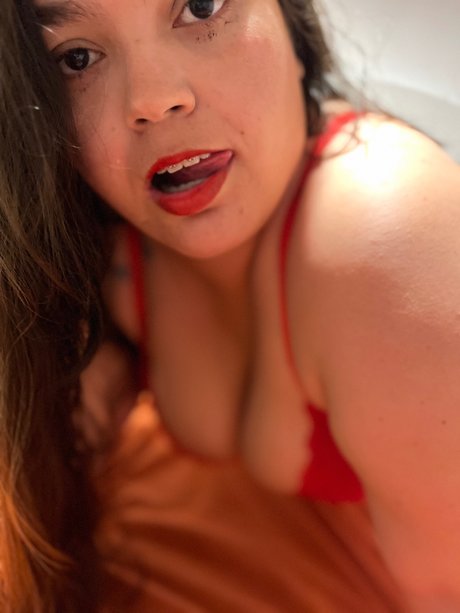 Naakte gelekte OnlyFans-foto van Feetqueensexvip
