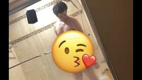 Naakte gelekte OnlyFans-foto van Jake Hall