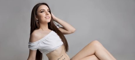 Naakte gelekte OnlyFans-foto van Nadia L