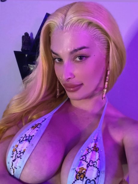 Naakte gelekte OnlyFans-foto van Nadia