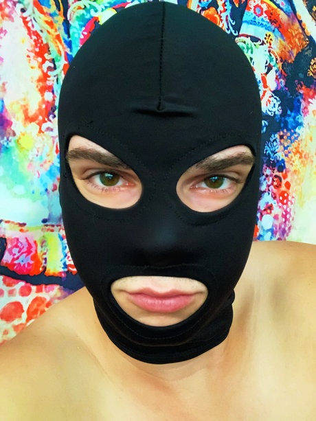 Naakte gelekte OnlyFans-foto van Dom Perignon