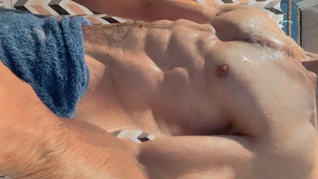 Naakte gelekte OnlyFans-foto van Francisco Merino