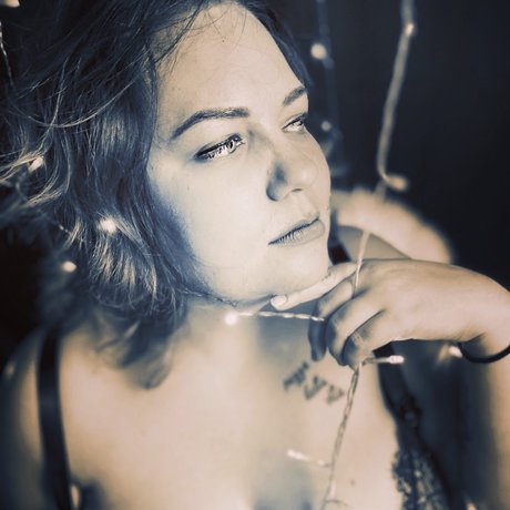 Naakte gelekte OnlyFans-foto van Allie