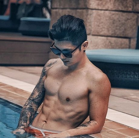 Naakte gelekte OnlyFans-foto van Kfc 