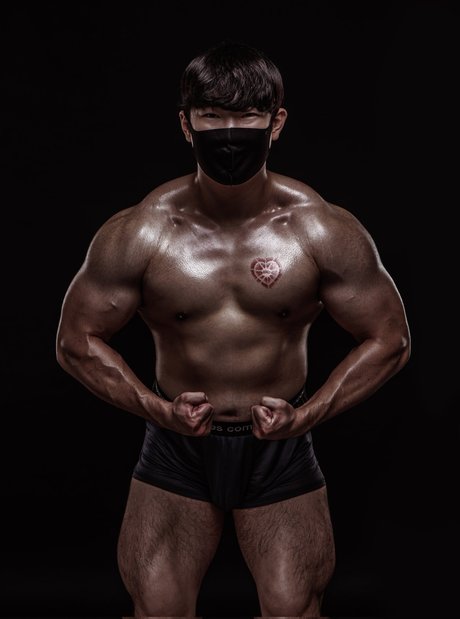 Naakte gelekte OnlyFans-foto van Lee