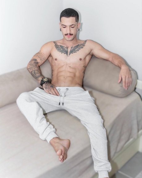 Naakte gelekte OnlyFans-foto van Italo Araujo