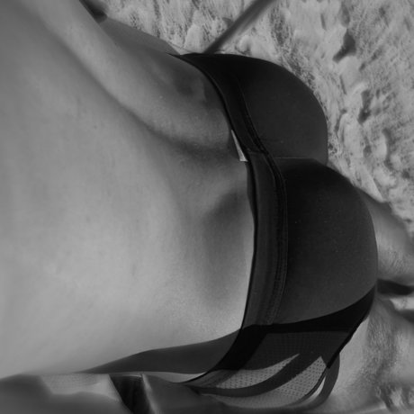 Naakte gelekte OnlyFans-foto van Fabian Garate
