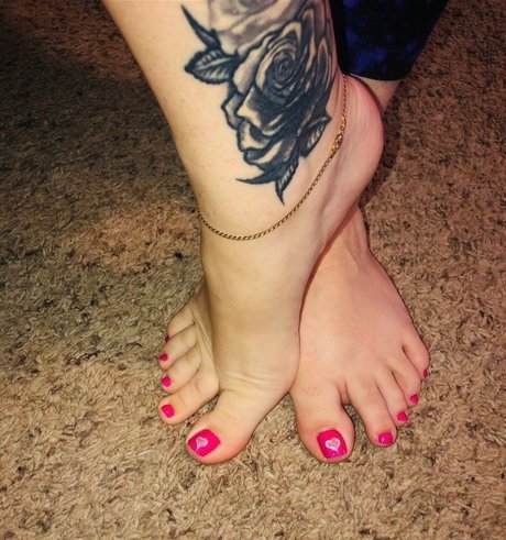 Naakte gelekte OnlyFans-foto van Fabfeetandheels