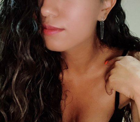 Naakte gelekte OnlyFans-foto van Kyana
