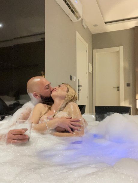 Naakte gelekte OnlyFans-foto van Iamm Ari Y Peke