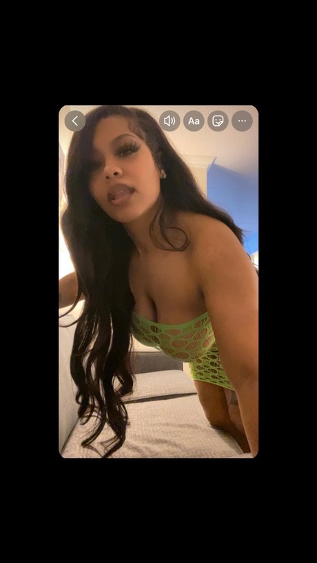 Naakte gelekte OnlyFans-foto van Lala