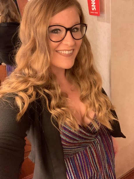 Naakte gelekte OnlyFans-foto van Irene Demova