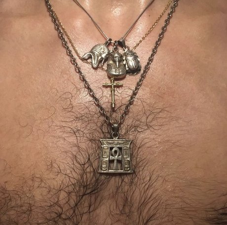 Naakte gelekte OnlyFans-foto van Fkabbb