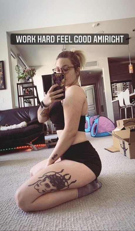 Naakte gelekte OnlyFans-foto van Fooya