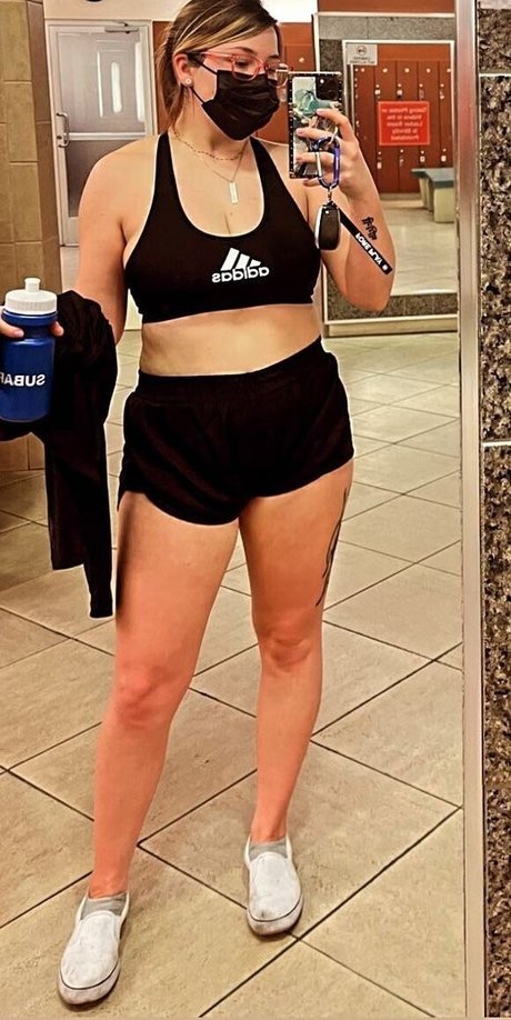 Naakte gelekte OnlyFans-foto van Fooya