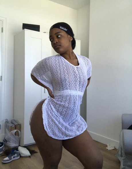 Naakte gelekte OnlyFans-foto van Mellaa Baby