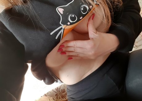 Naakte gelekte OnlyFans-foto van Angeldollx