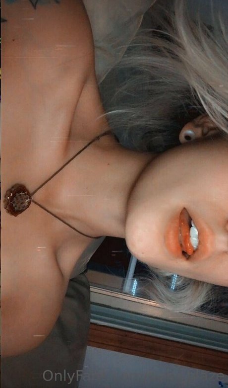 Naakte gelekte OnlyFans-foto van Babyblaze