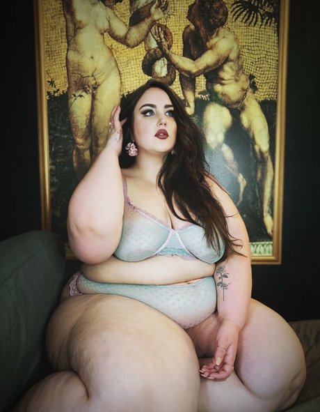 Naakte gelekte OnlyFans-foto van Plumpprincess