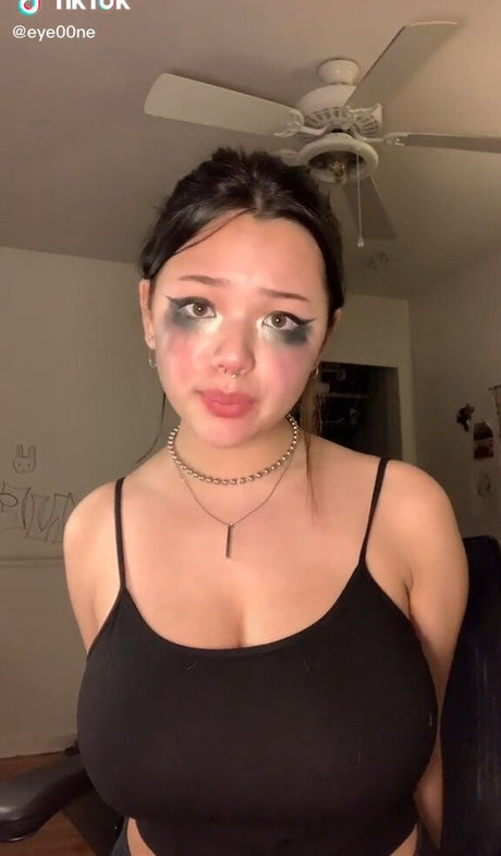 Naakte gelekte OnlyFans-foto van Kawaiinoniexx