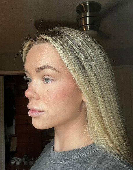 Naakte gelekte OnlyFans-foto van Makeupwithmeredithh