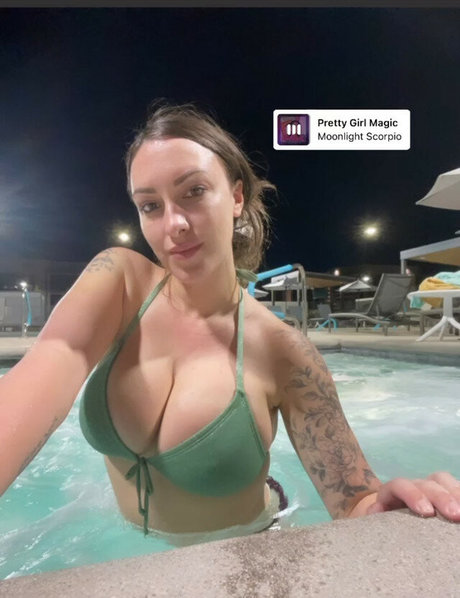 Naakte gelekte OnlyFans-foto van Katiepurrs