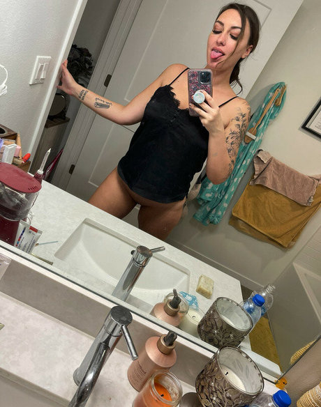 Naakte gelekte OnlyFans-foto van Katiepurrs