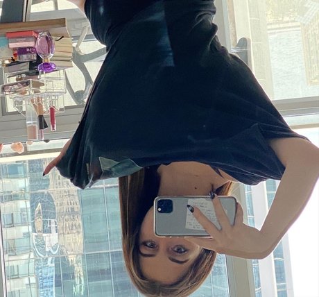 Naakte gelekte OnlyFans-foto van Baby Ariel