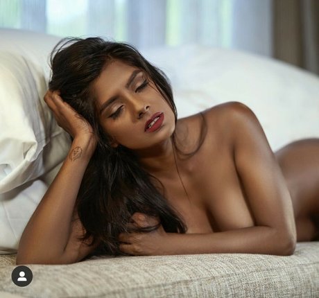 Naakte gelekte OnlyFans-foto van Vanita95