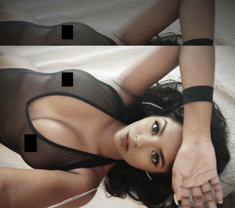 Naakte gelekte OnlyFans-foto van Vanita95